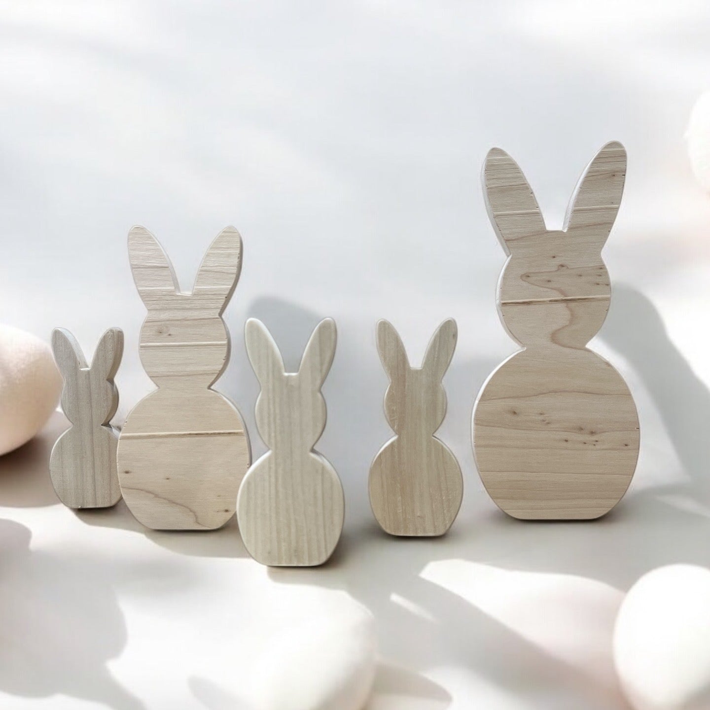 LAPINS EN BOIS DÉCORATIFS